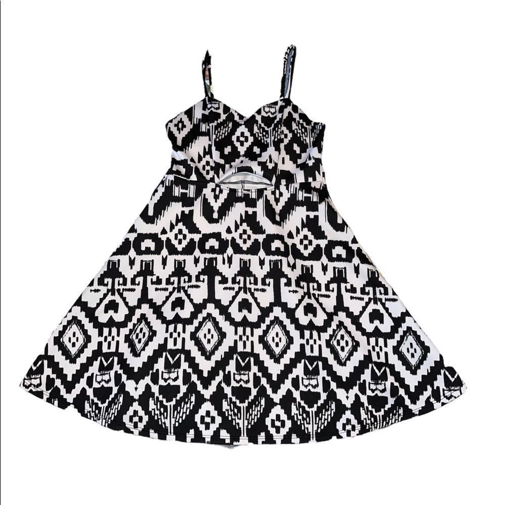 𝅺CHARLOTTE Russe Black and white geometric shapes dress with spaghetti straps